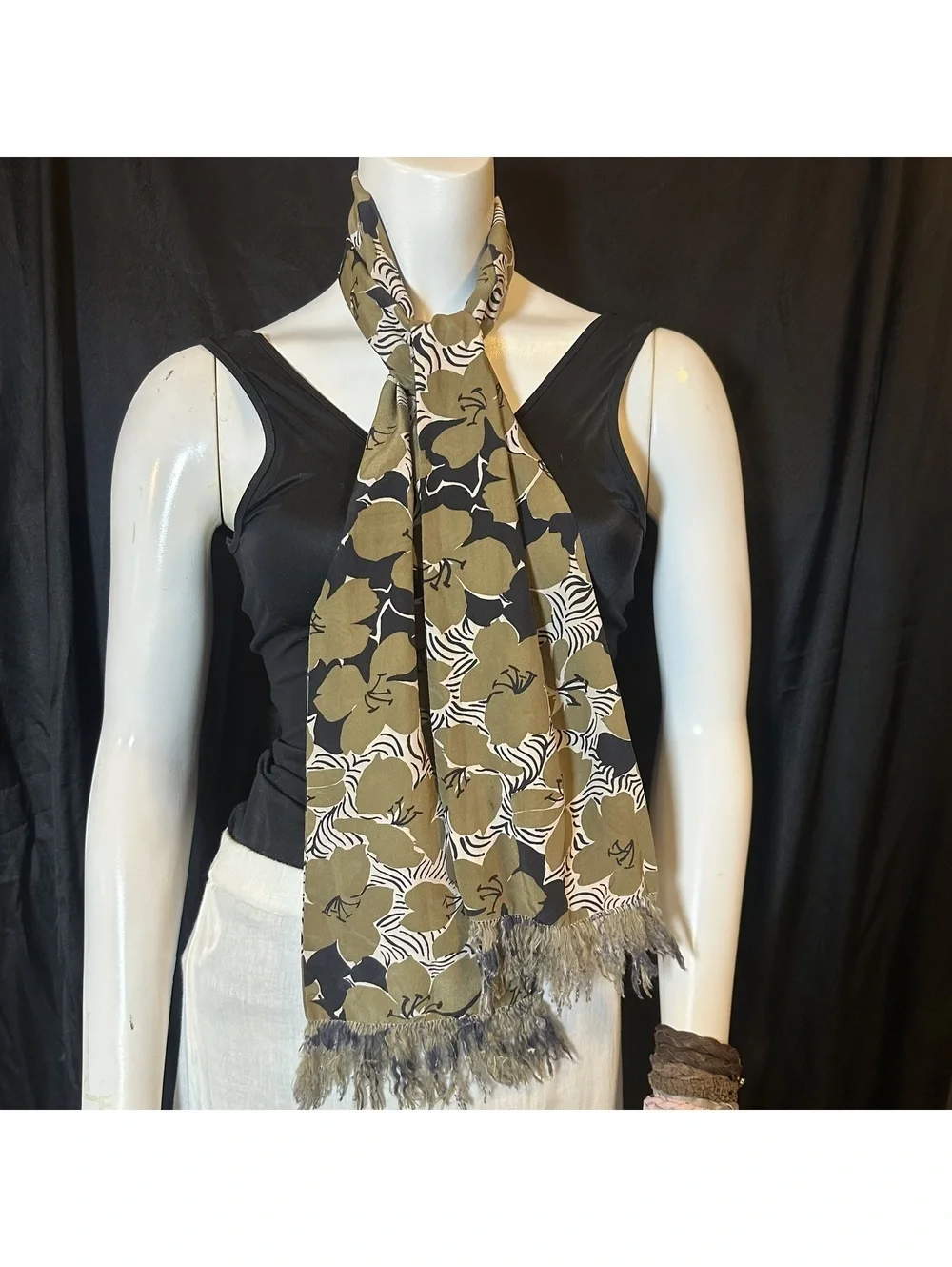Vintage Floral Patterned Lightweight Scarf with Fringe Ends